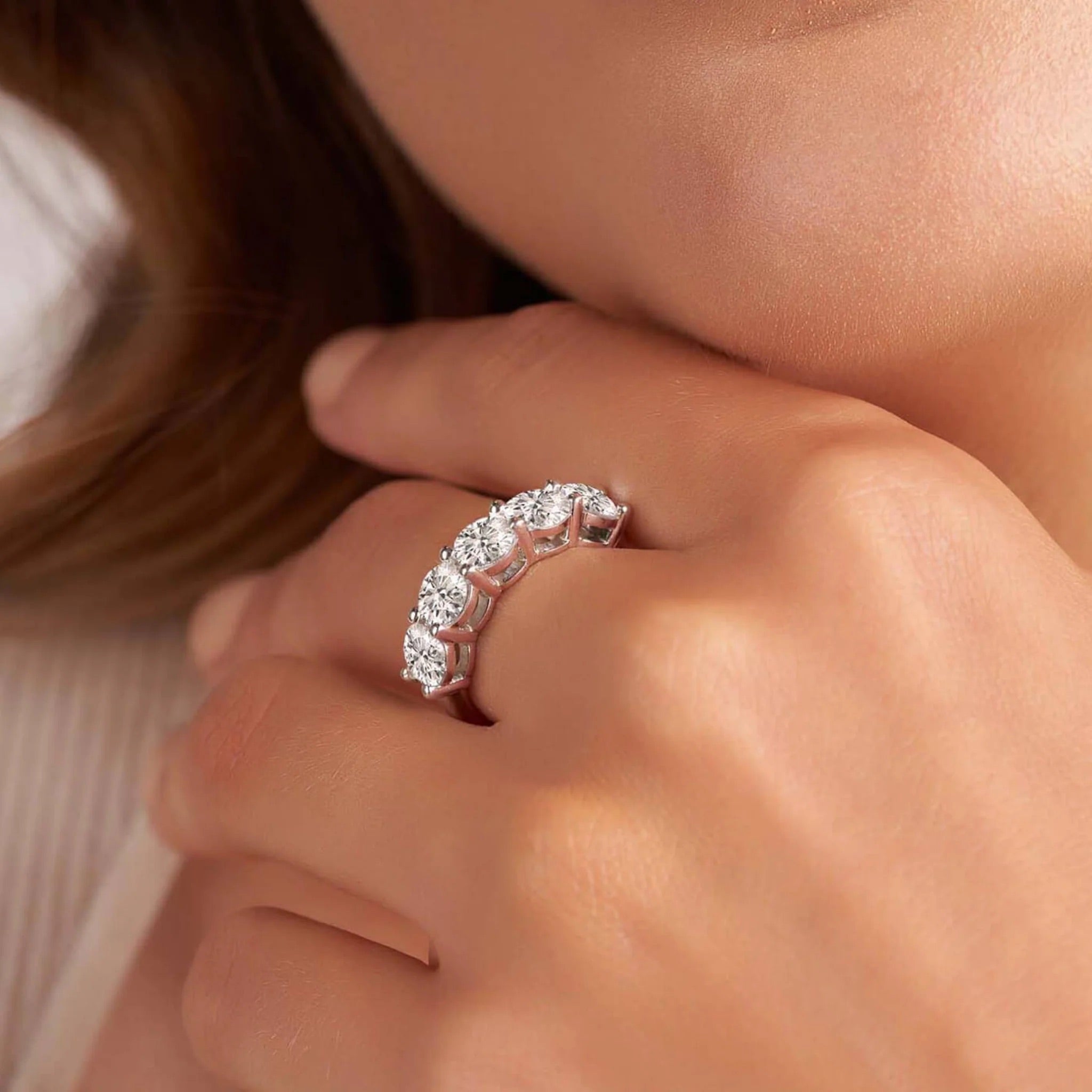 Elowyn – Rund ring med syntetisk diamant för bröllopsdag