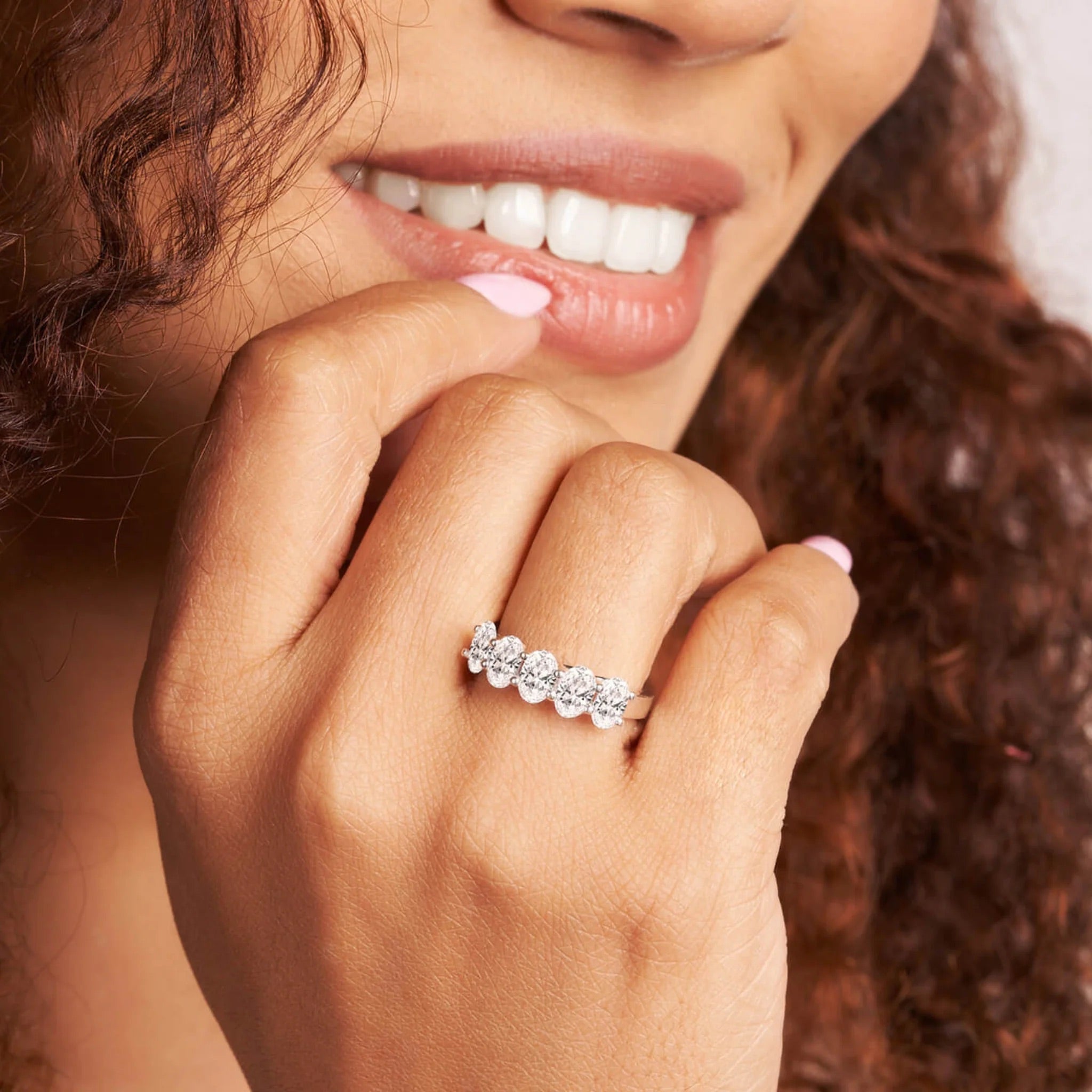 Fairleigh – Oval diamantring för bröllopsdag